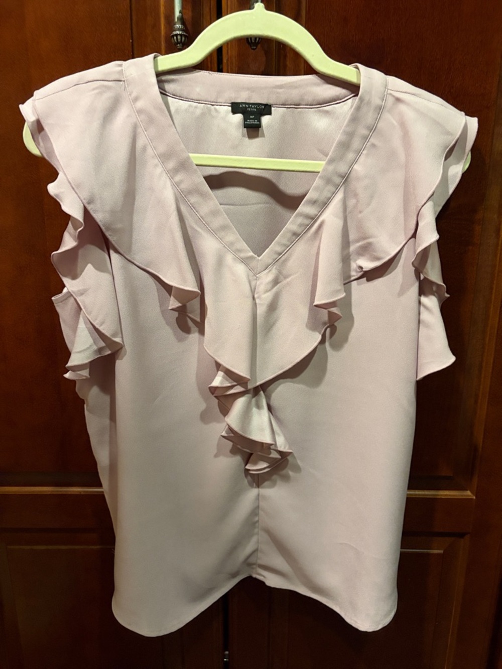 Ann Taylor Lavender Ruffle V-Neck Sleeveless Blouse Size PM